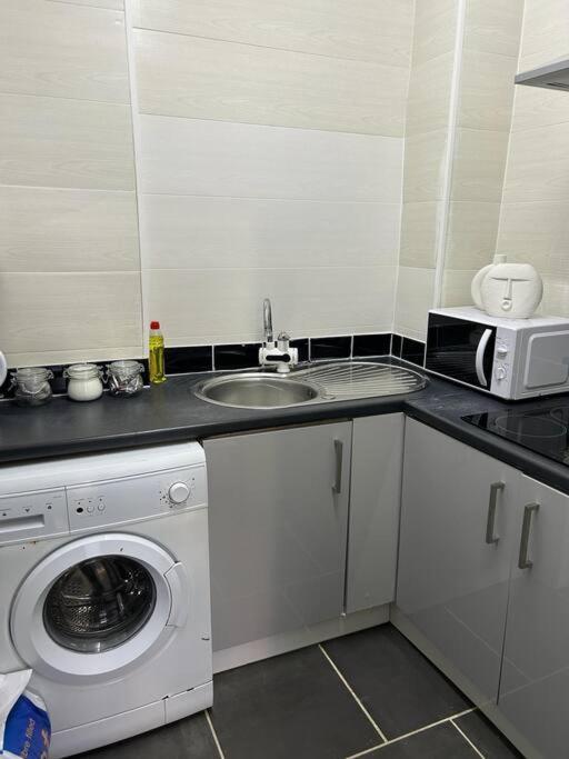 Cozy Downtown Studio Flat In Sheffield Apartment Exterior photo